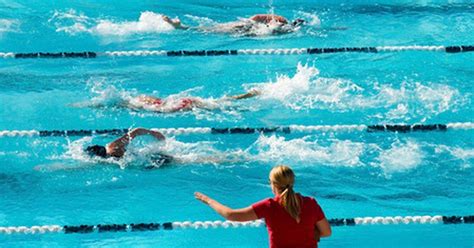 um atleta nada 100m em 50 segundos mostre como obter a velocidade média do indivíduo nesse percurso
